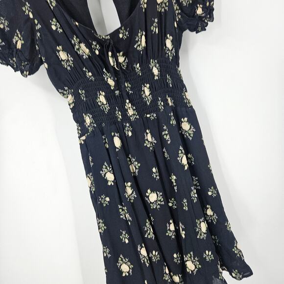 Reformation Dress Black Cream Floral Smocked Puff Sleeve Open Back Mini Size 8 - Picture 3 of 7